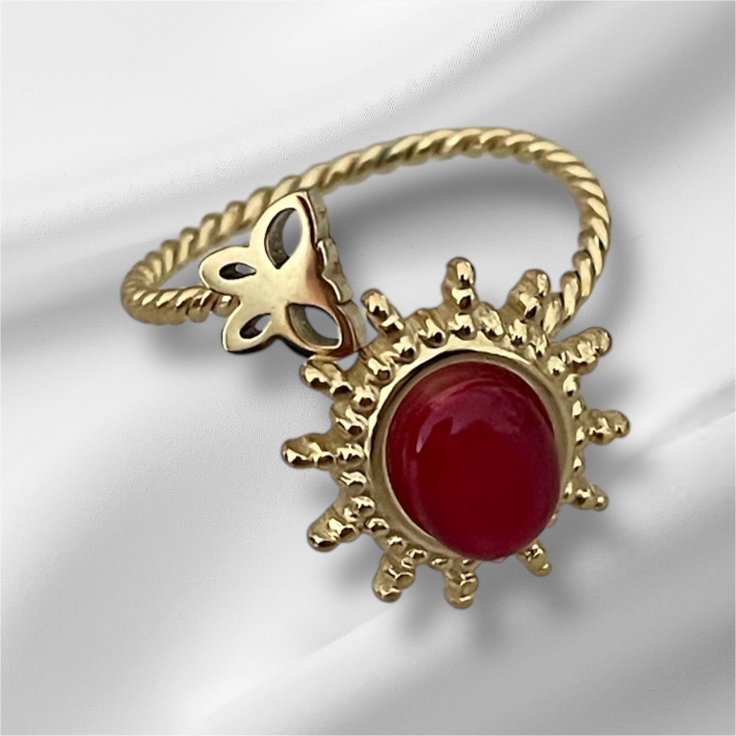 Bague Lina soleil rouge ,papillon, acier inoxydable doré.