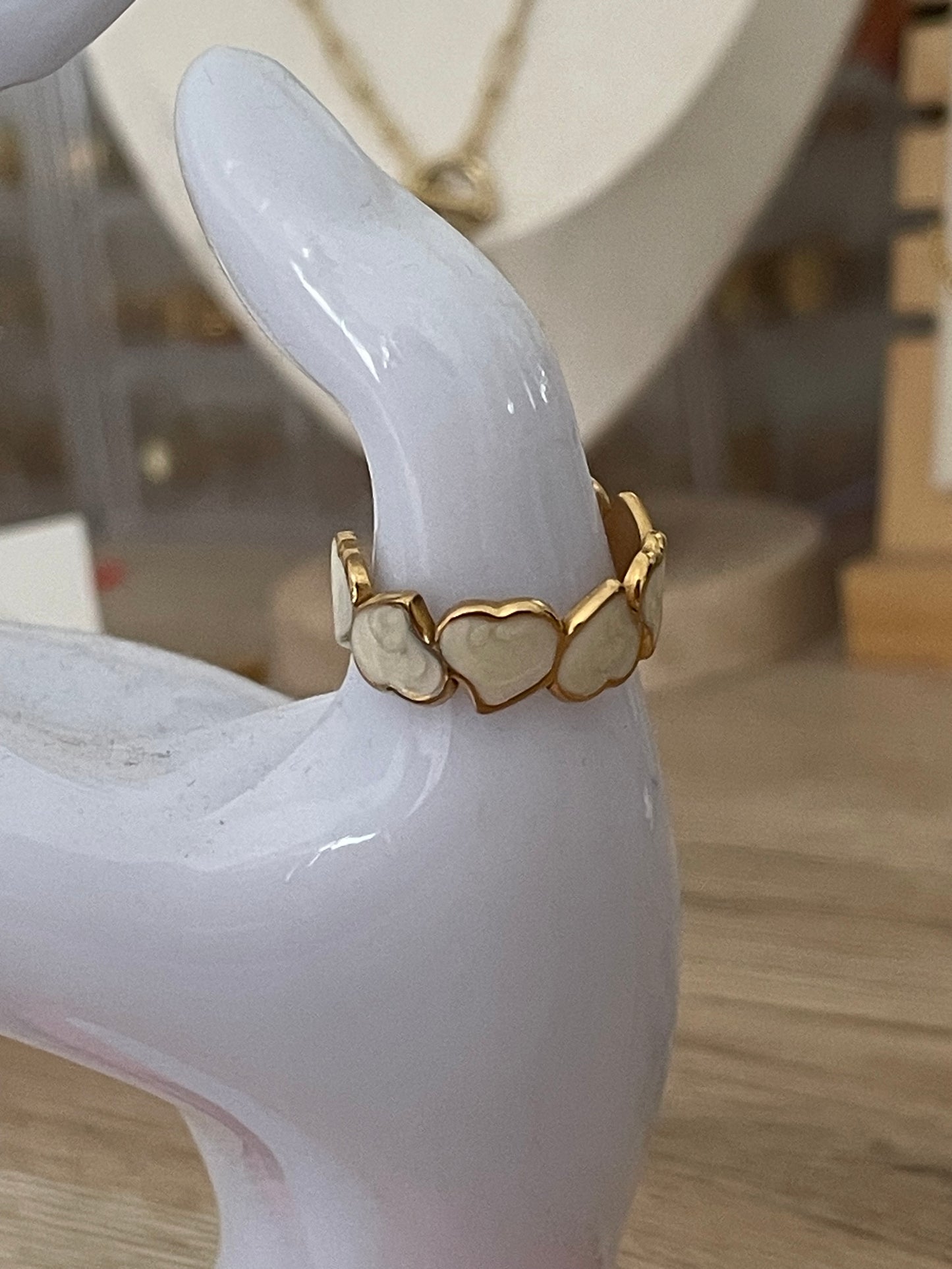 Bague Amor, cœurs nacrés, acier inoxydable doré.