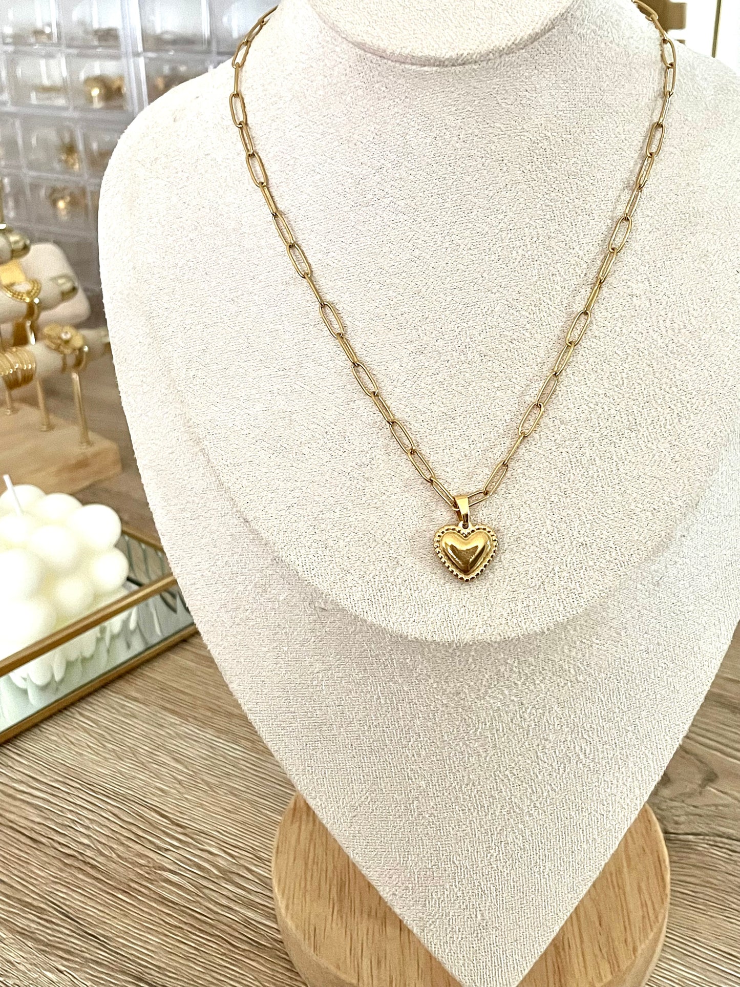 Collier Nina, cœur médaille et chaîne gourmette en acier inoxydable doré.