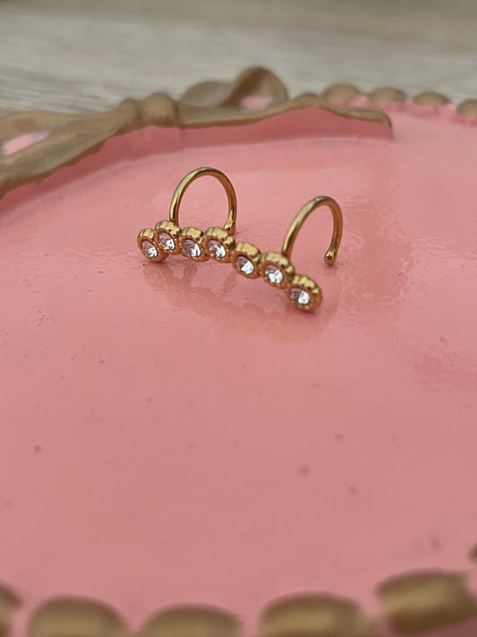 Ear Cuff Tina , strass en acier inoxydable doré.