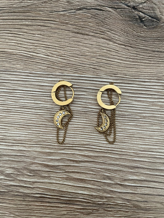 Boucles d’oreilles Lunéa, lune strass chaînes pendantes, en acier inoxydable doré.