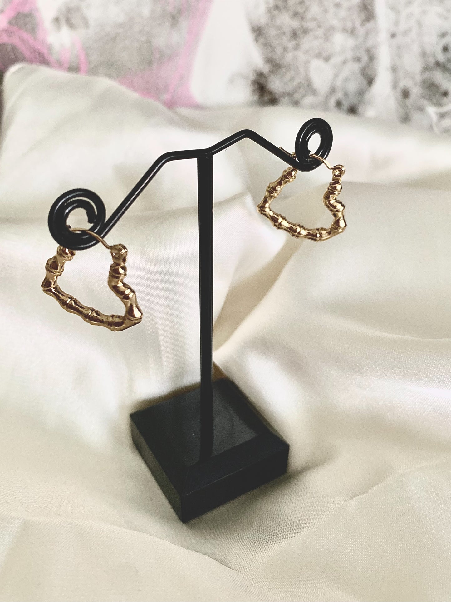 Boucles d'oreilles Lilou coeur , acier inoxydable doré .