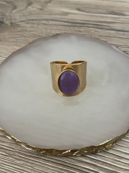 Bague large ovale Violetta mauve, acier inoxydable doré.