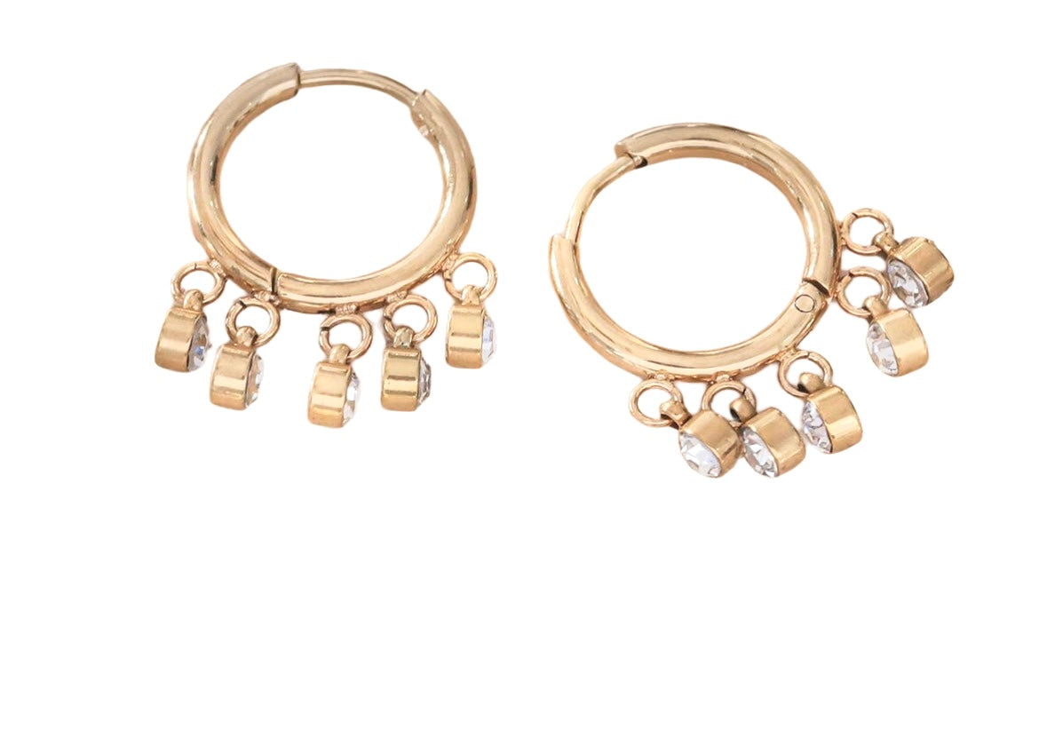 Boucles d’oreilles créoles Eva 5 strass pendants, acier inoxydable doré.