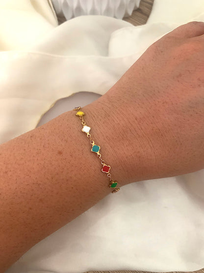 Bracelet Eloïse, à chaîne trèfles en émail coloré multi couleurs , acier inoxydable doré.