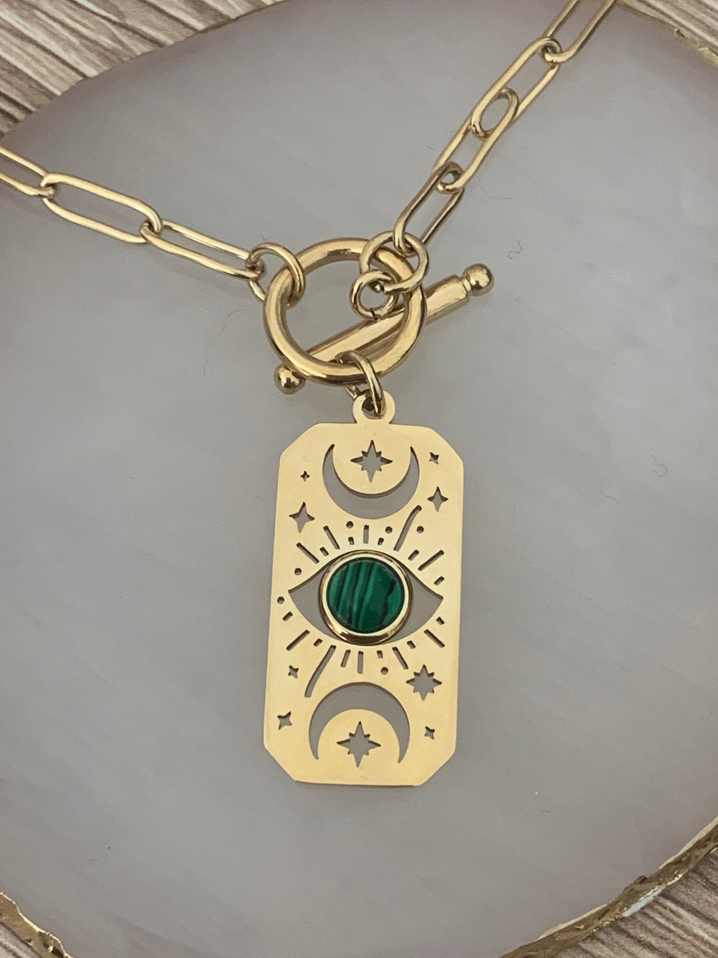 Collier Tara Œil vert, lune étoile, en acier inoxydable doré.
