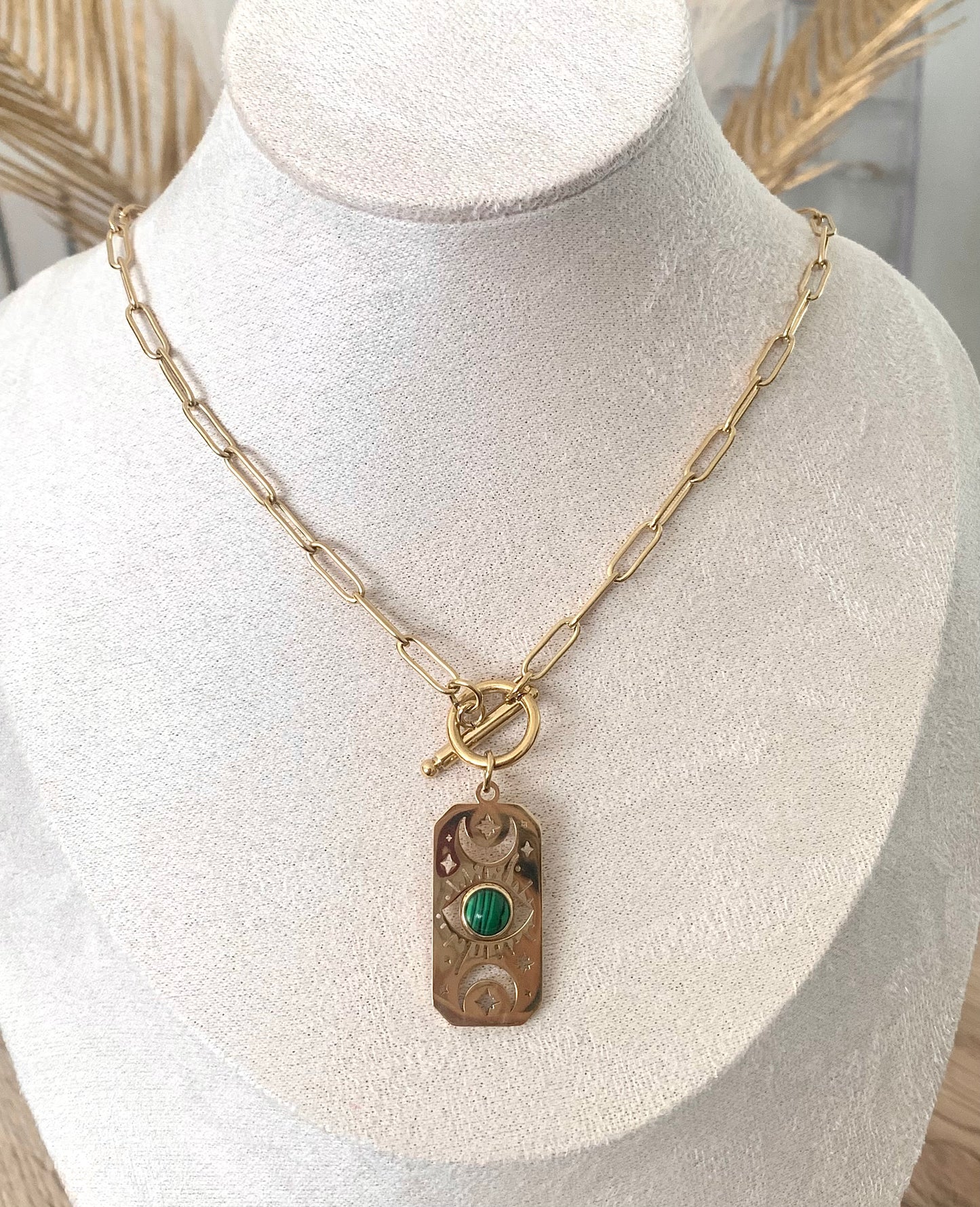 Collier Tara Œil vert, lune étoile, en acier inoxydable doré.