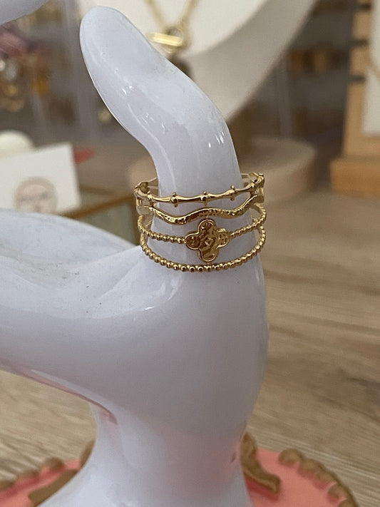 Bague, trèfle Kénya, en acier inoxydable doré.