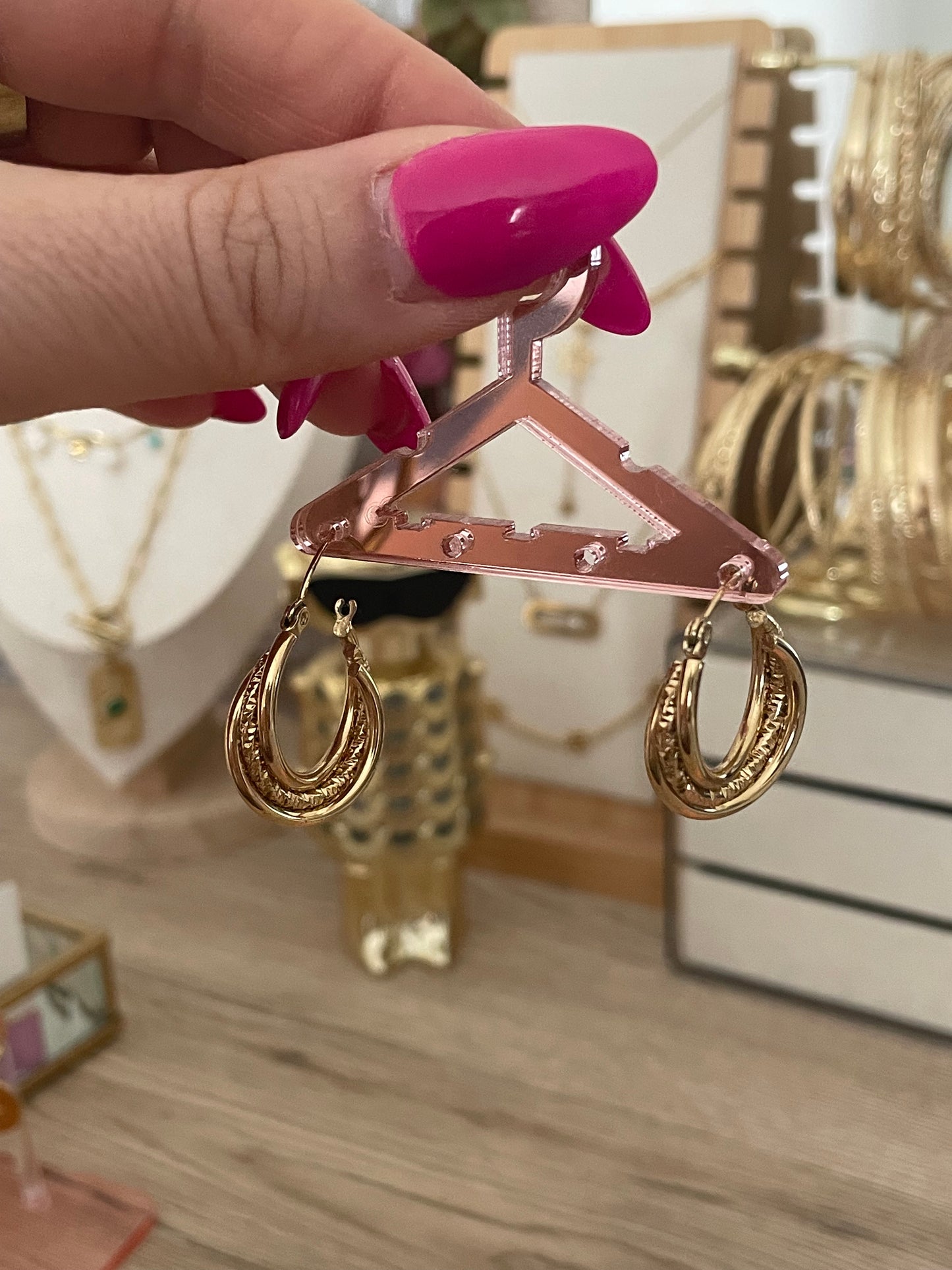 Boucles d’oreilles Lucie, texturisé, acier inoxydable doré.