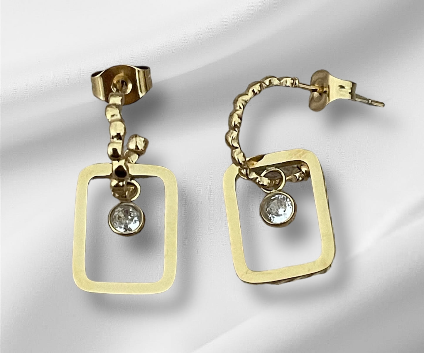 Boucles d’oreilles Élia carré strass, acier inoxydable doré