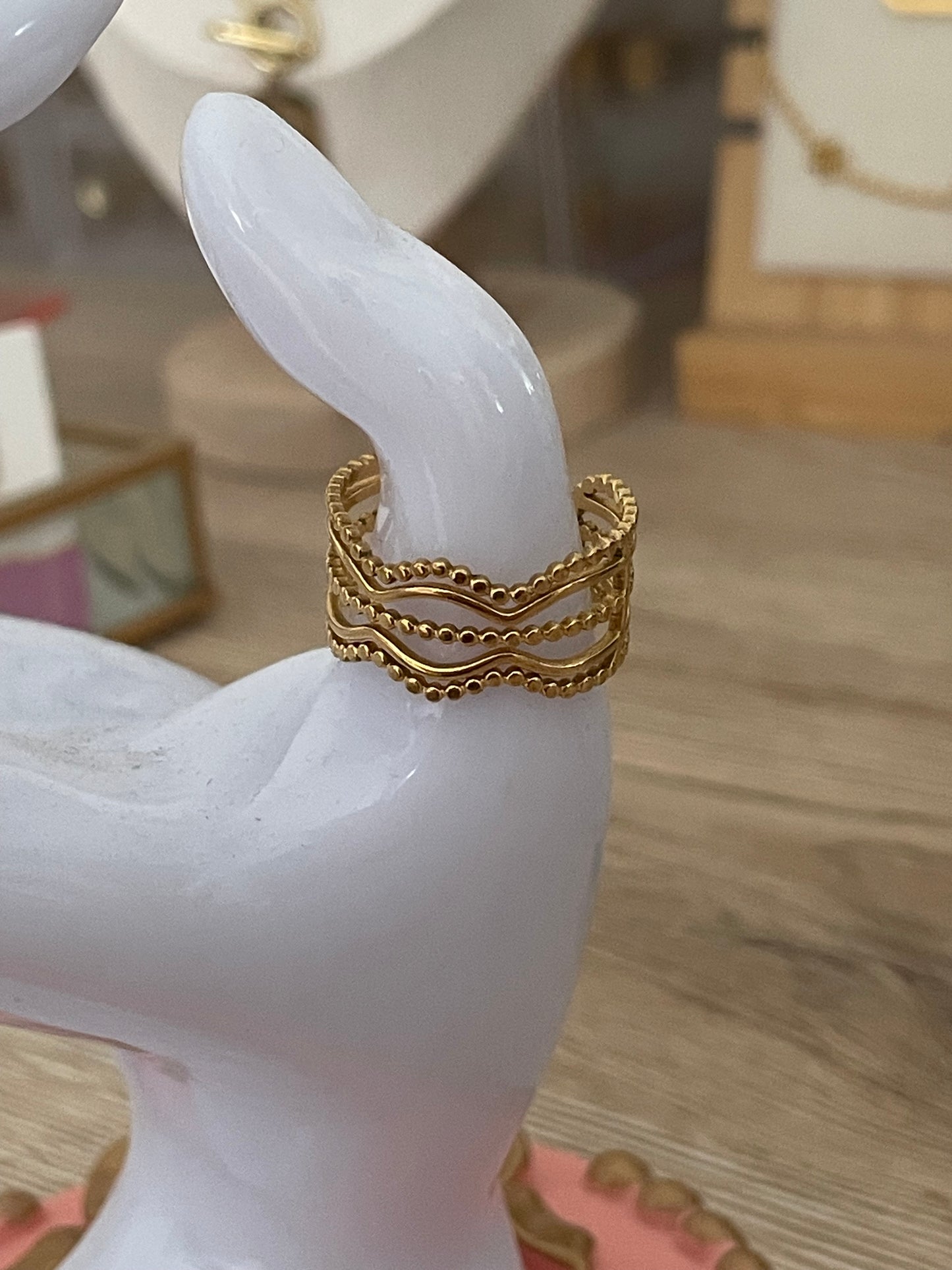 Bague Amira, texture orientale, acier inoxydable doré.