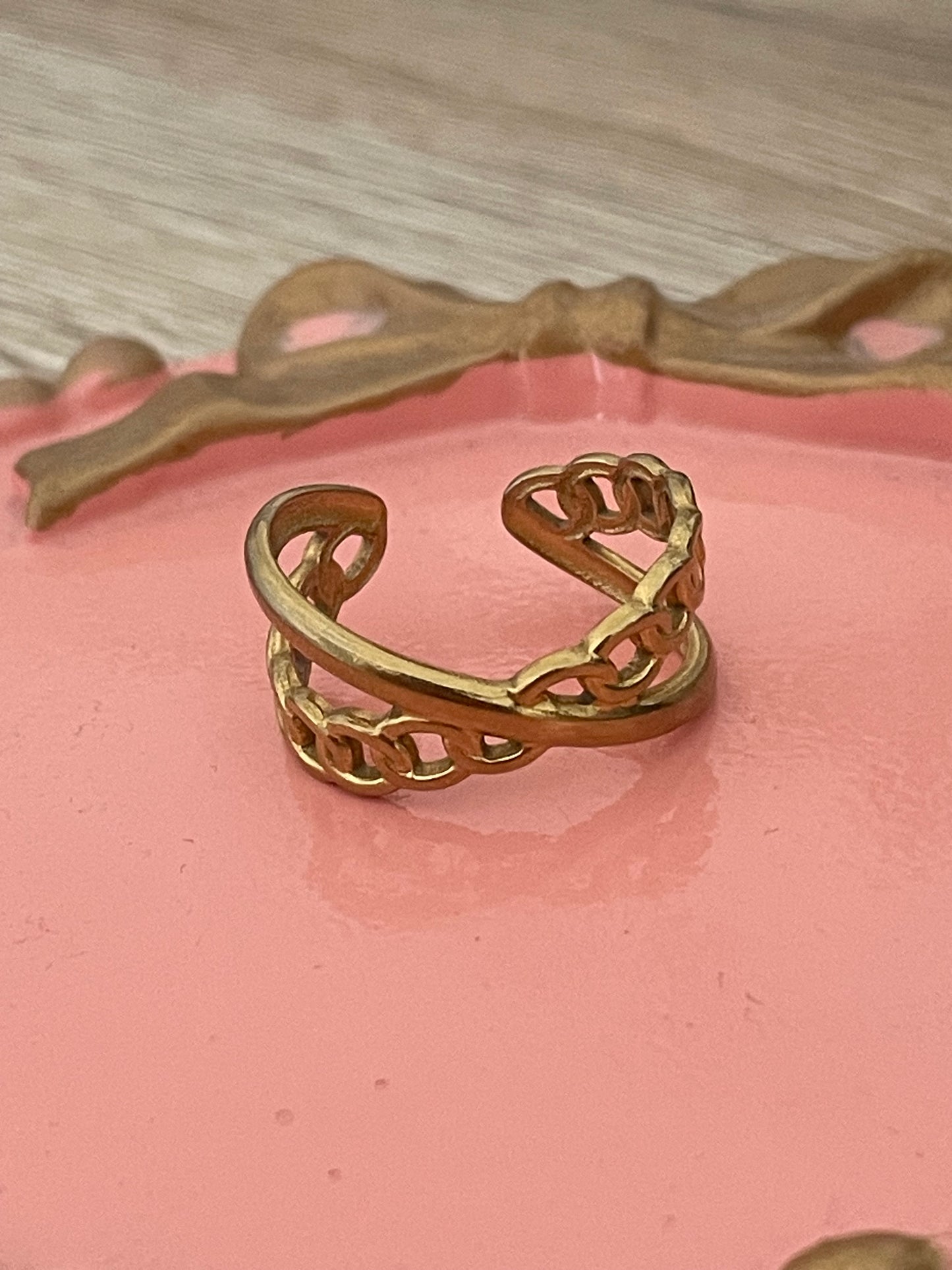 Bague Noura, texture chaine, acier inoxydable doré.