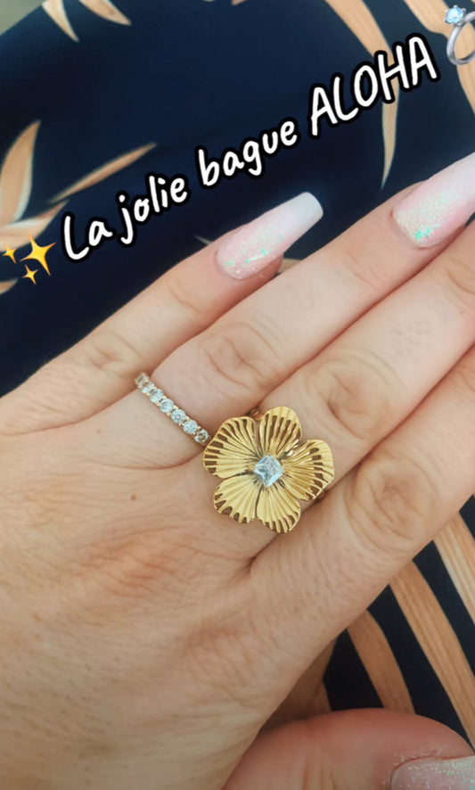 Bague Aloha fleur avec un strass , acier inoxydable doré .